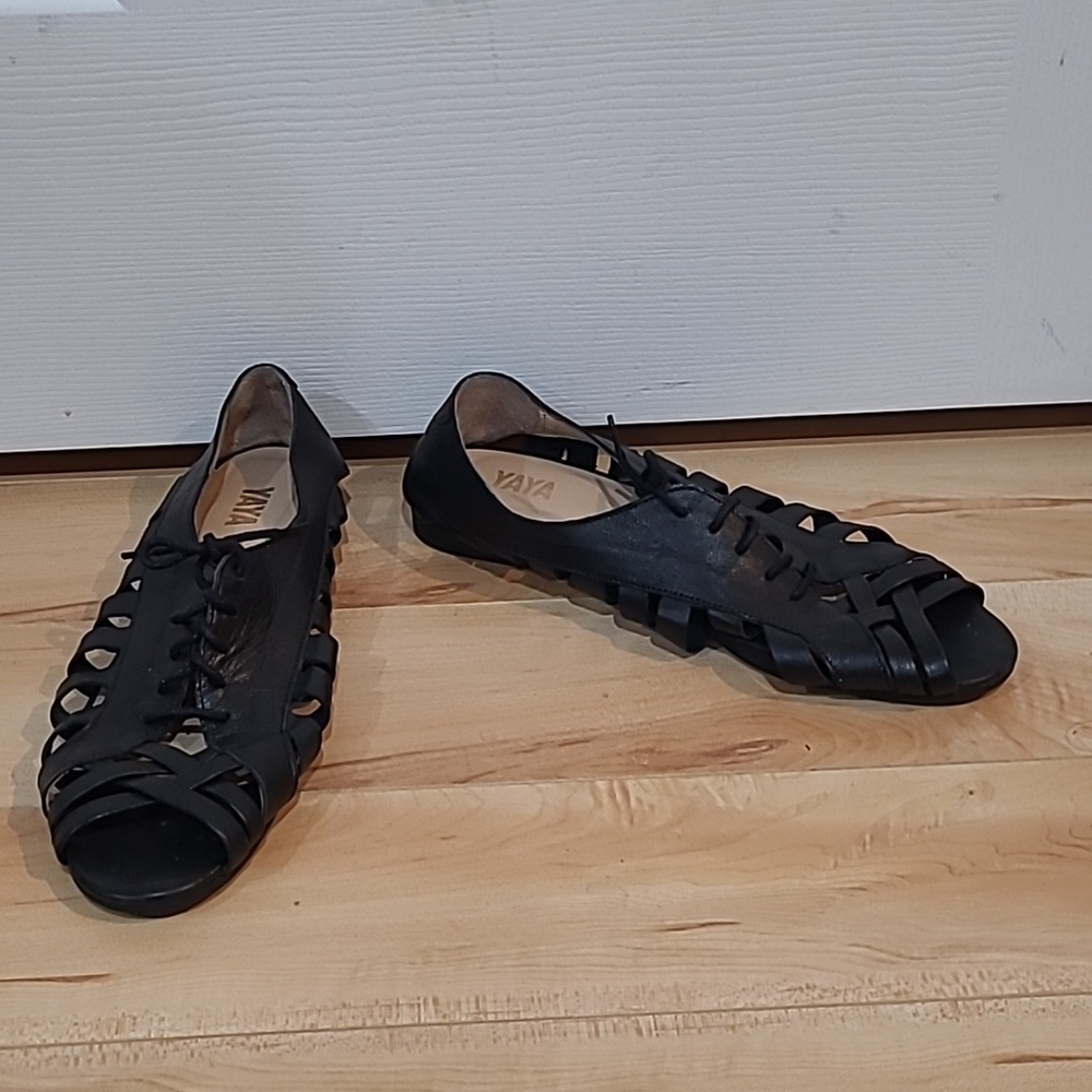 Yaya women's size 40 (size 9) black shoes